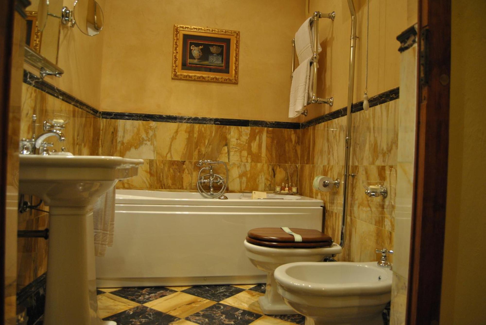 Bed and Breakfast Residenza Palazzo Visdomini Pietrasanta Zimmer foto