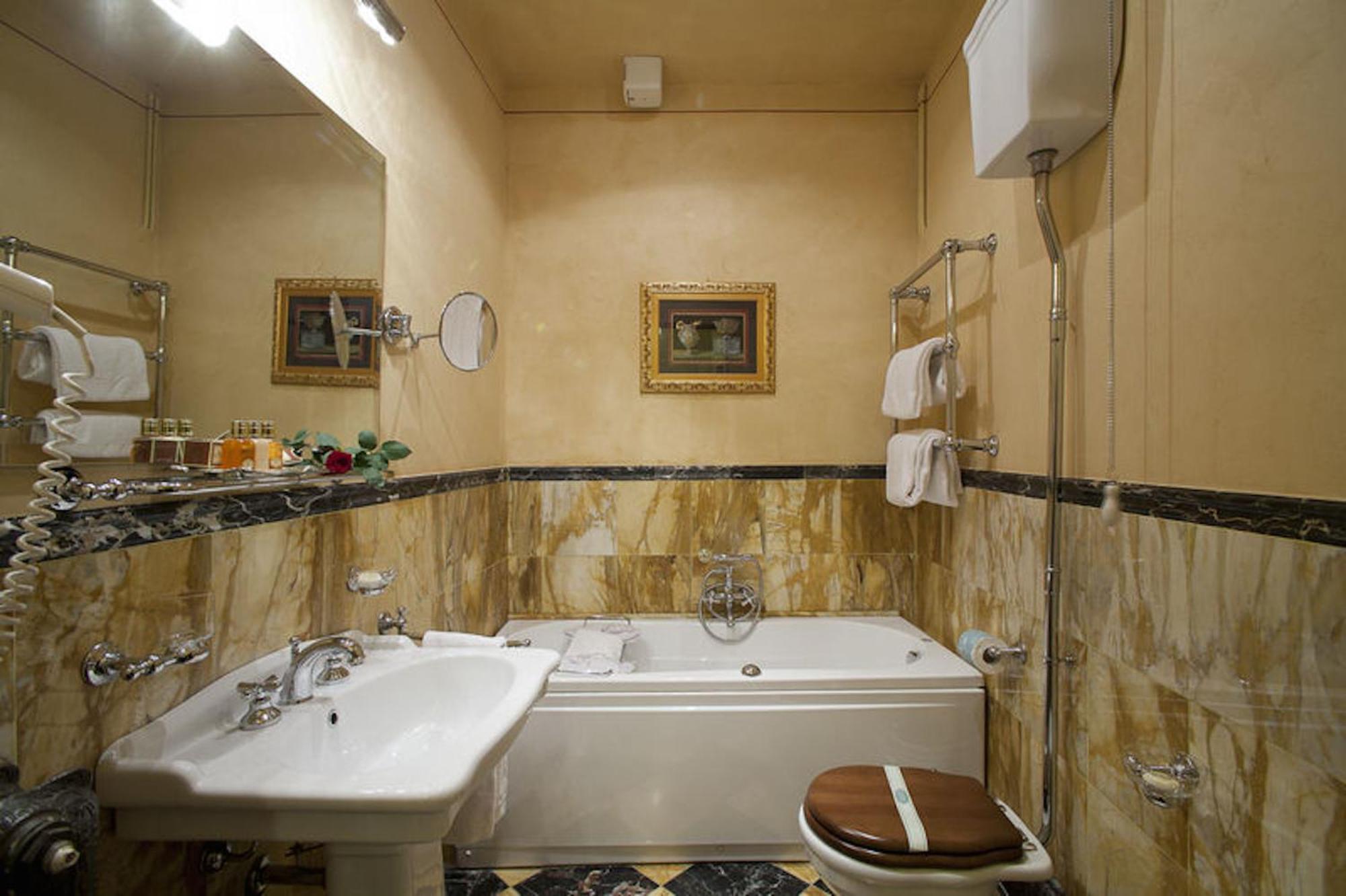 Bed and Breakfast Residenza Palazzo Visdomini Pietrasanta Zimmer foto