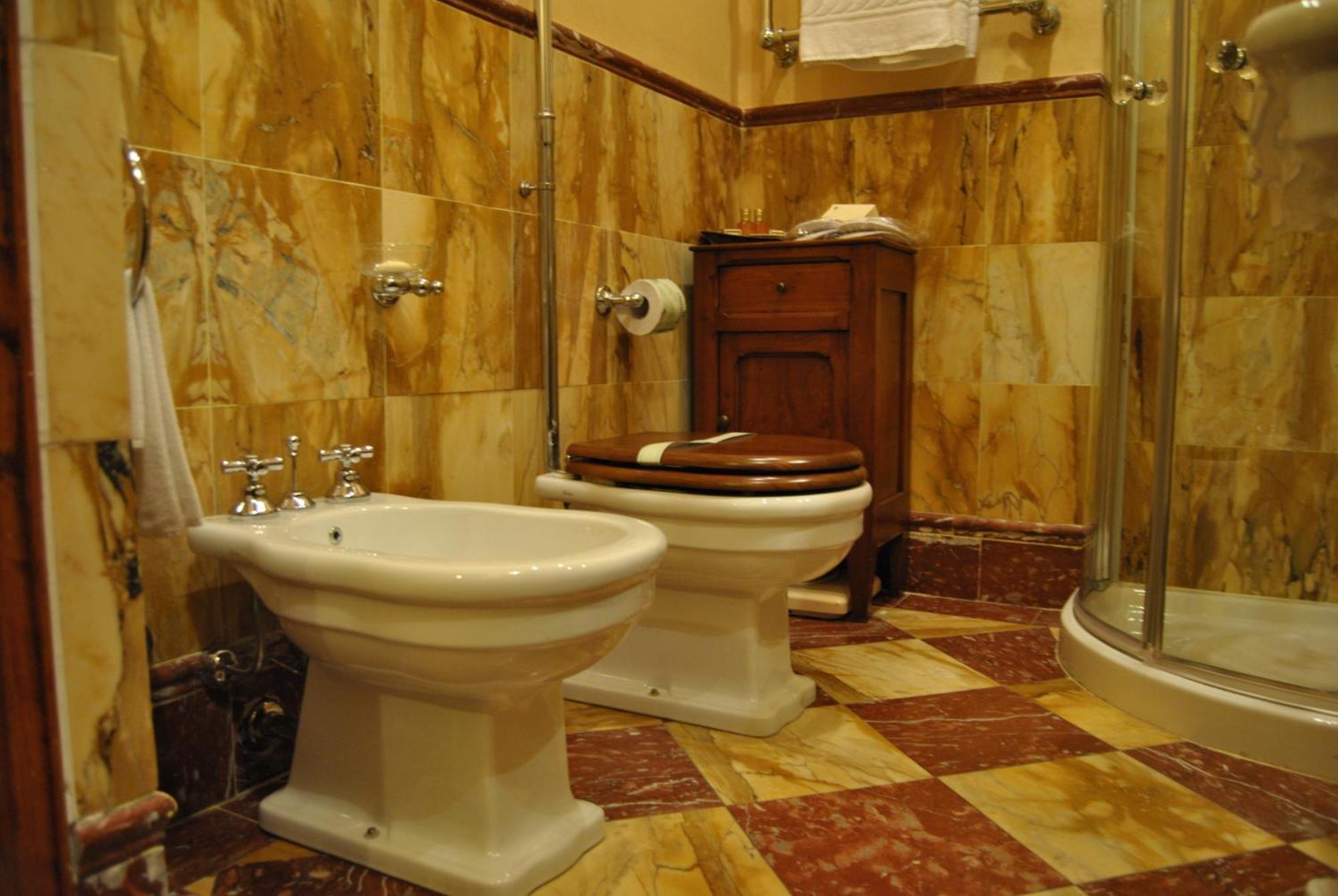 Bed and Breakfast Residenza Palazzo Visdomini Pietrasanta Zimmer foto