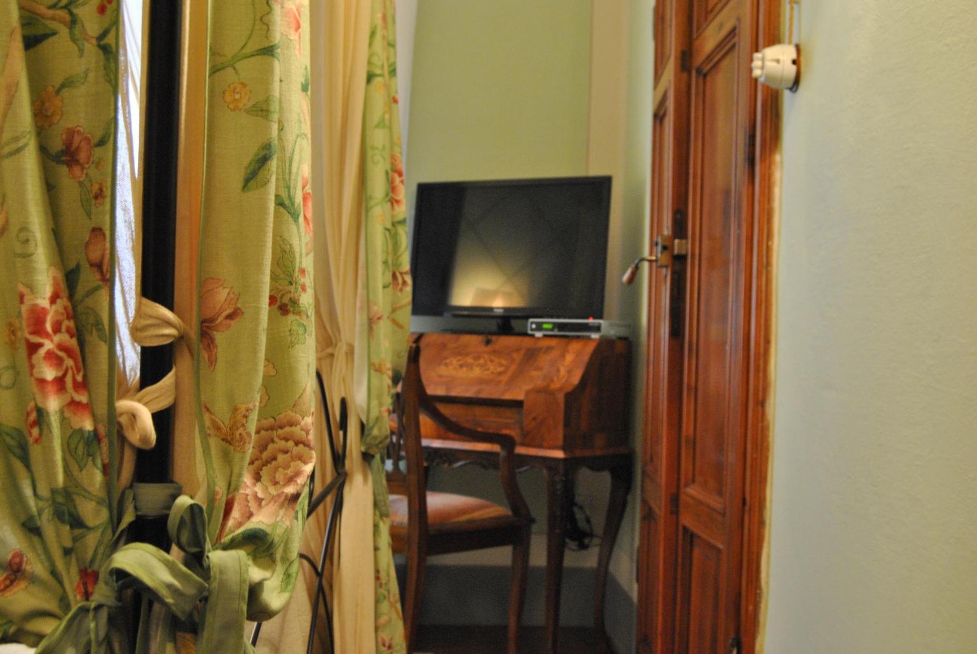Bed and Breakfast Residenza Palazzo Visdomini Pietrasanta Zimmer foto
