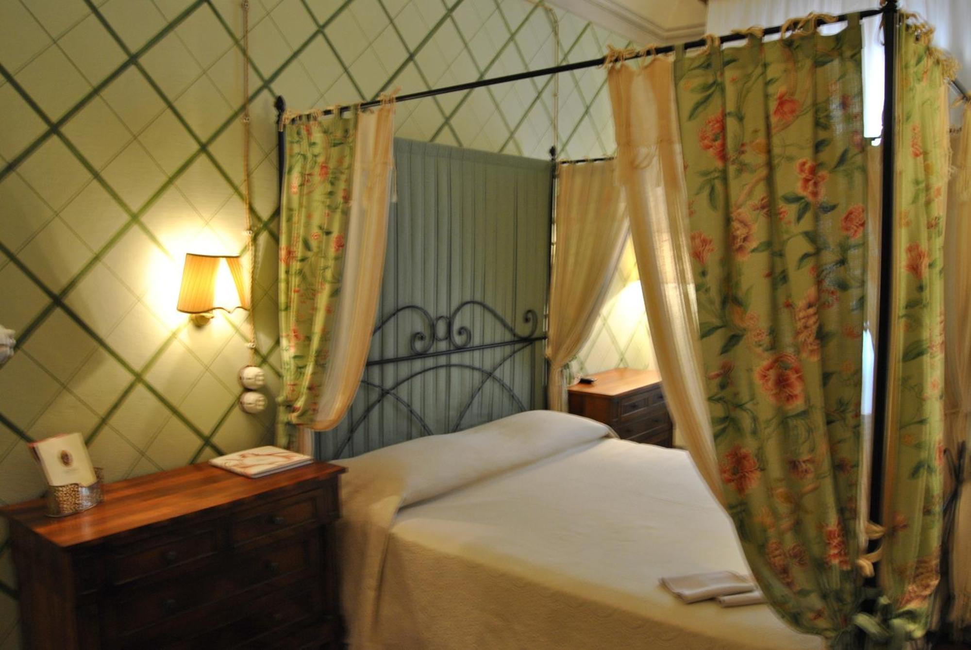 Bed and Breakfast Residenza Palazzo Visdomini Pietrasanta Zimmer foto