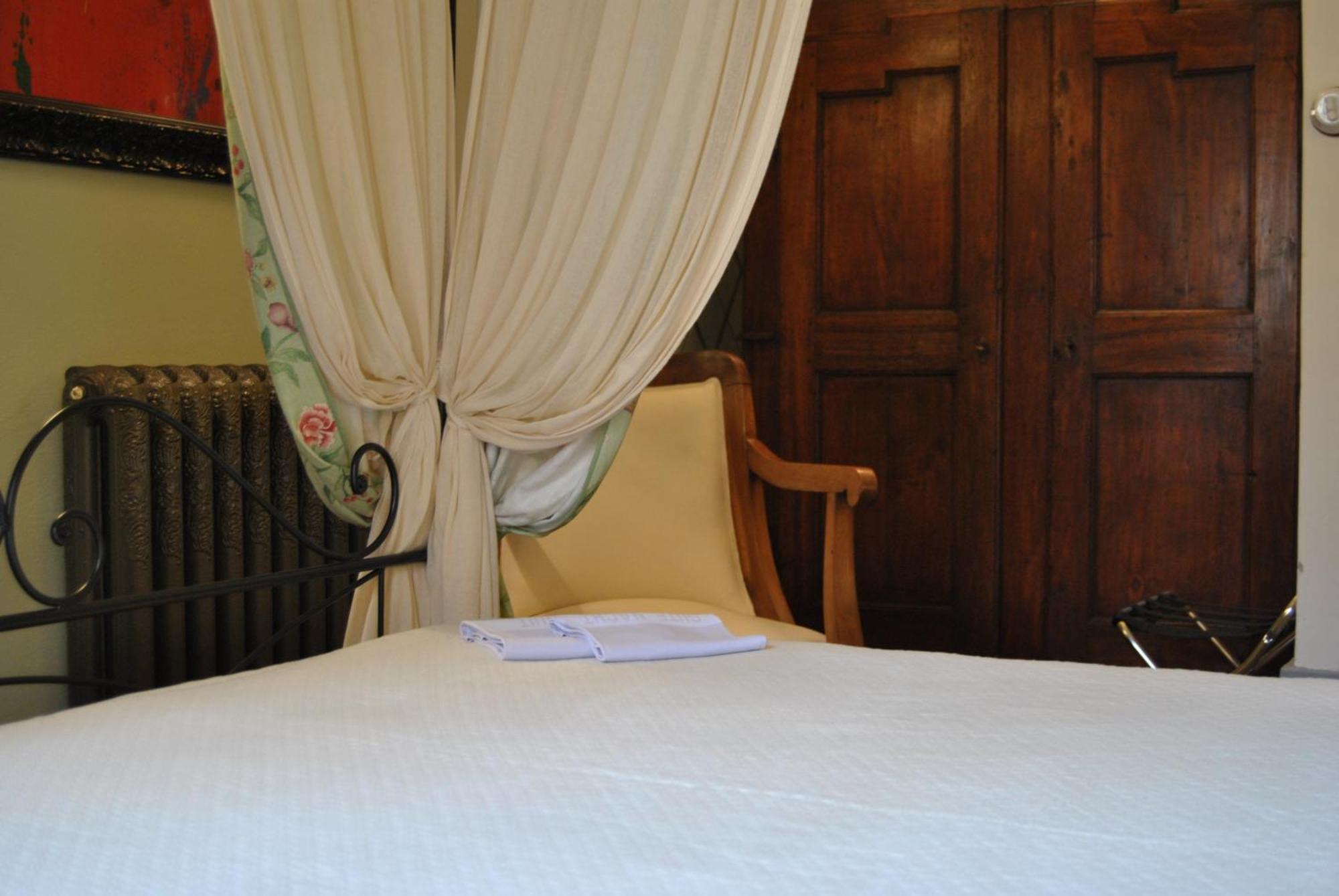 Bed and Breakfast Residenza Palazzo Visdomini Pietrasanta Zimmer foto