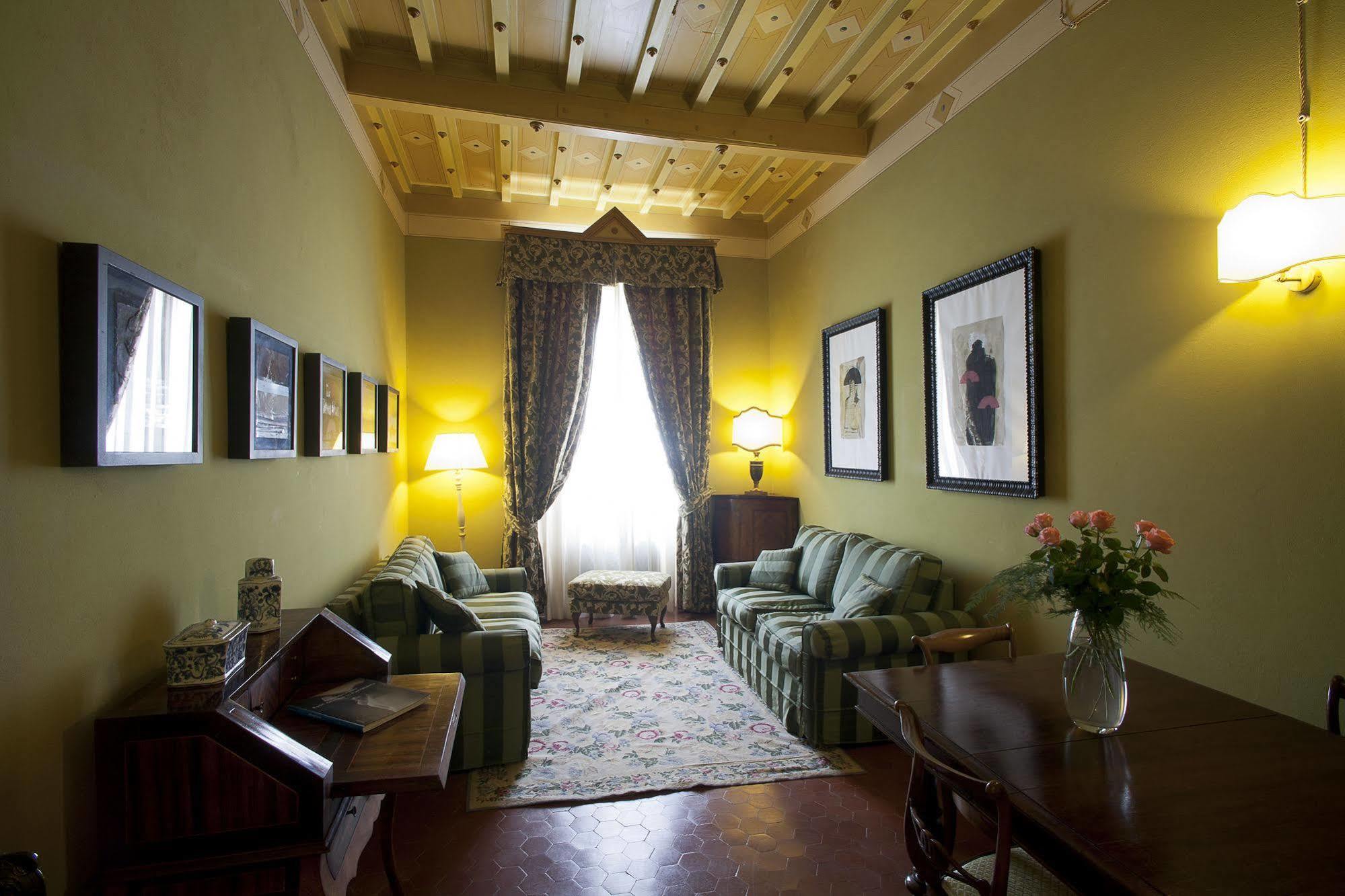 Bed and Breakfast Residenza Palazzo Visdomini Pietrasanta Exterior foto